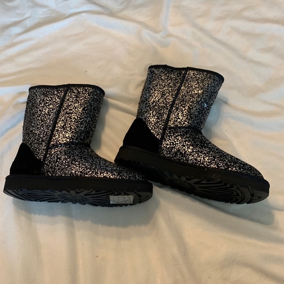 Ugg Classic Short II Foil Glam - Picture 2 of 4